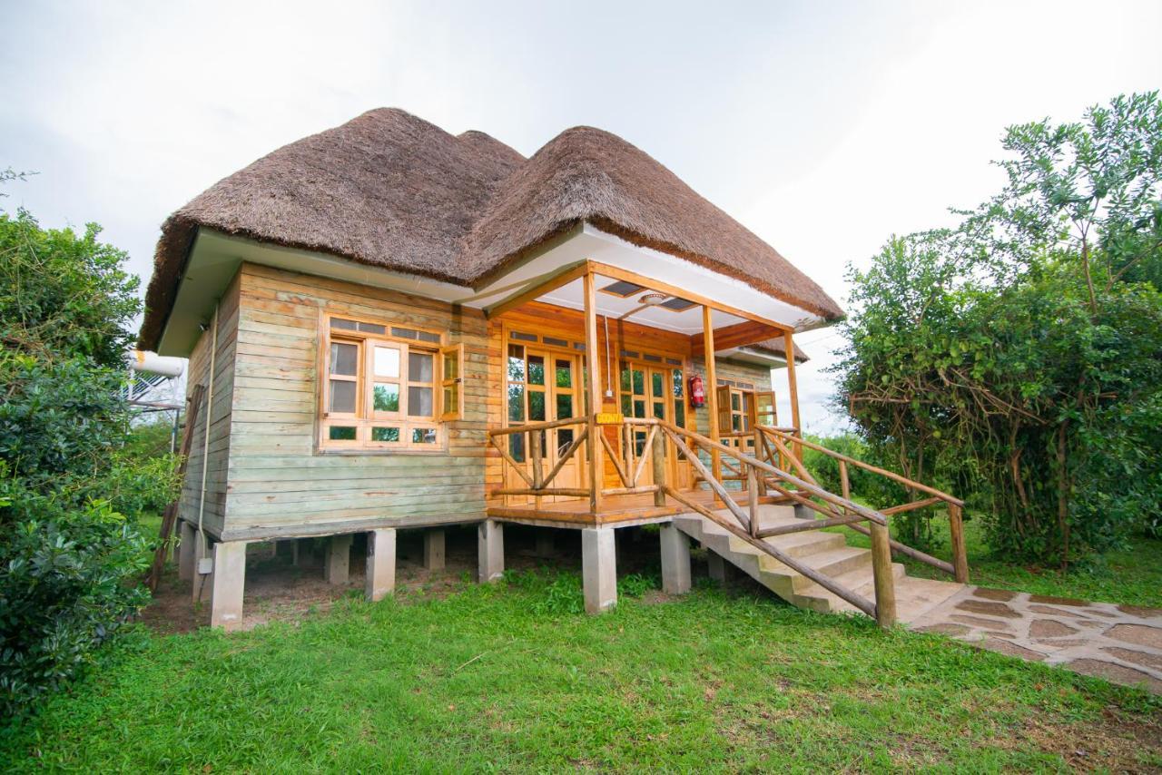 Engiri Game Lodge And Campsite Katunguru エクステリア 写真