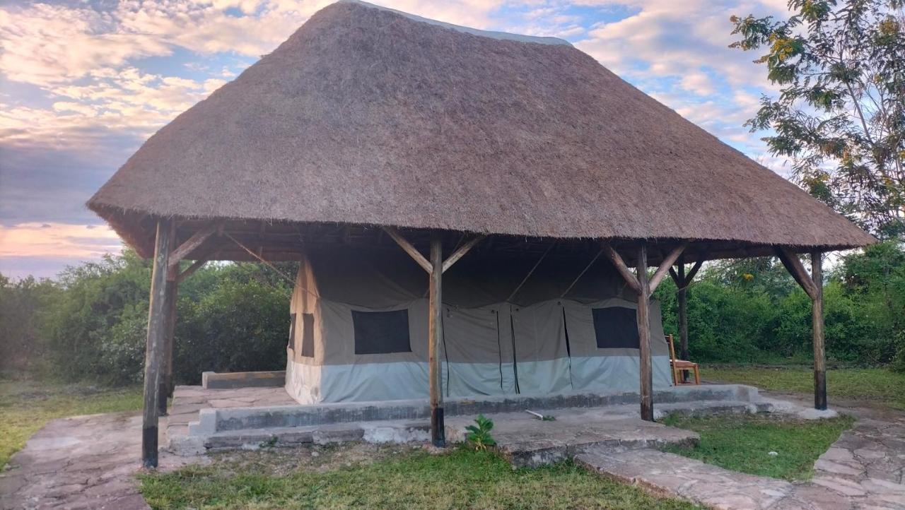 Engiri Game Lodge And Campsite Katunguru エクステリア 写真